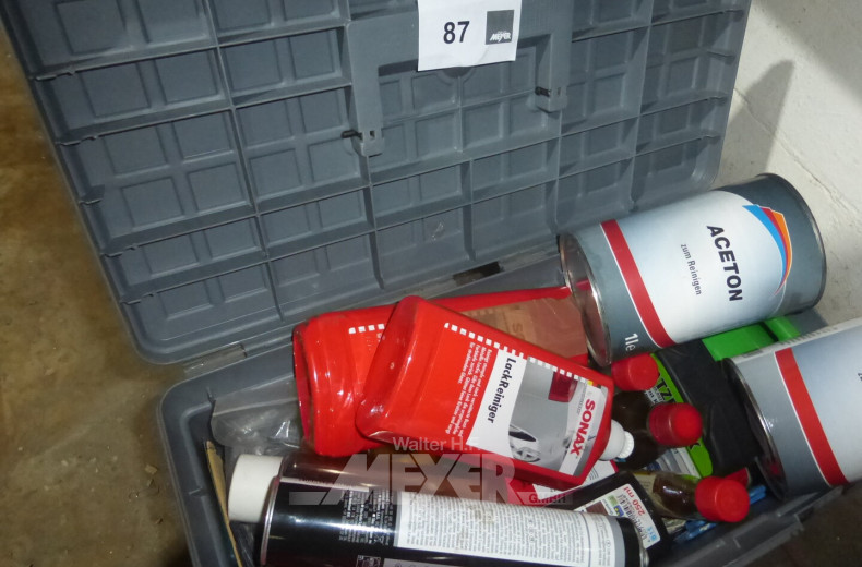 Kunststoffsatte mit Inhalt: div. Verbrauchsmaterialien, Möbelpflege