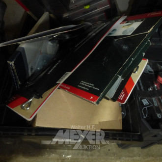 Kunststoffsatte mit Inhalt: Handwerkzeug sowie Handwerker-Hilfsmittel