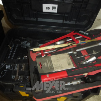 Kunststoffsatte STANLEY mit Inhalt. Hand- und Montagewerkzeug