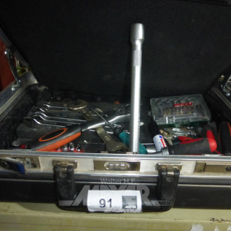 Werkzeugkoffer mit Inhalt. Hand- und Montagewerkzeug