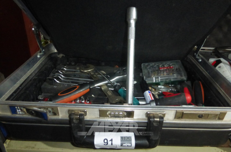 Werkzeugkoffer mit Inhalt. Hand- und Montagewerkzeug