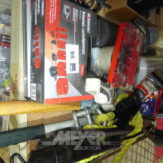 Posten Handwerksgeräte sowie Verbrauchsmaterialien, u.a. Edelstahl-Spaten, Astschere, Klebebänder, Abroller, Fettpresse etc.