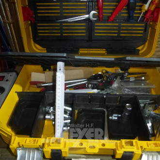 Werkzeugkoffer mit Inhalt. Hand- und Montagewerkzeug