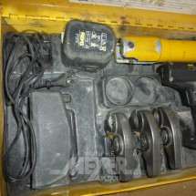 Los 31: Akku-Muffenpresszange