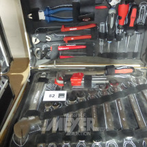 Los 82: Werkzeugkoffer mit Inhalt: Hand- und Montagewerkzeug