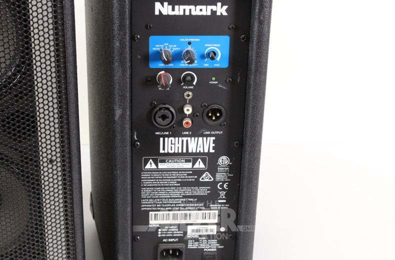 Paar Aktiv-DJ-Lautsprecher mit LED- Lichtleiste