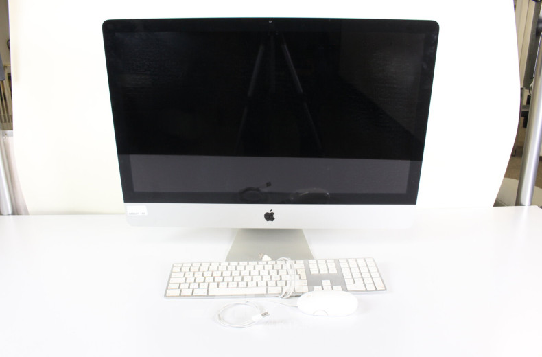 iMac, Apple 11,3 mit Tastatur und Maus