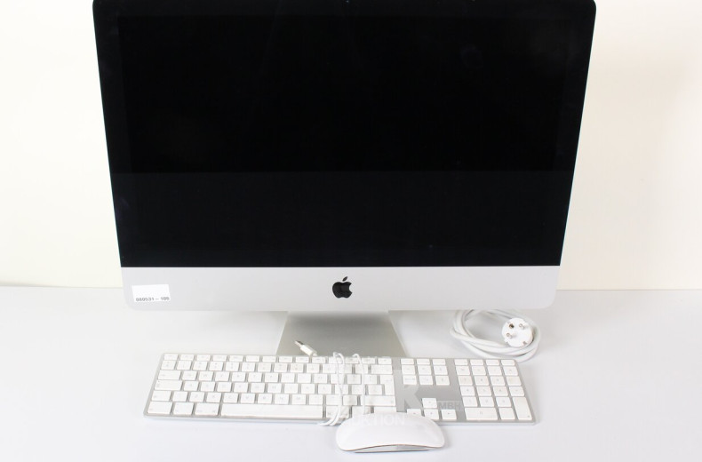 iMac, vermutl. aus 2015, mit Tastatur und Maus