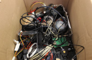 Posten versch EDV-Zubehör und Kabel sowie Festplatte, defekt