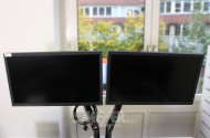2 LCD-Color-Monitore, 27" mit Doppelarm-Tischhalterung