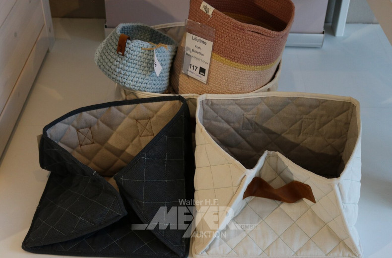 Posten, best. aus 5 Körben u. Aufbewahrungstaschen, sowie 1 Decke