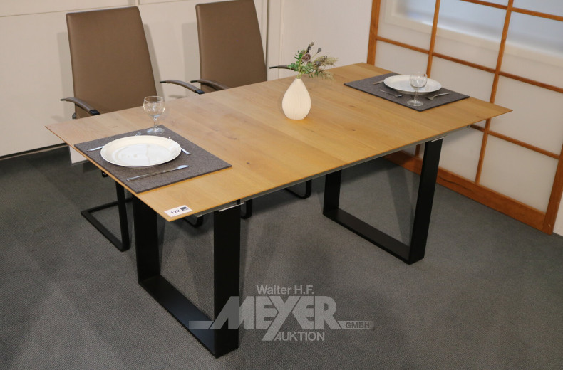 Esstisch mit integrierter Klappeinlage