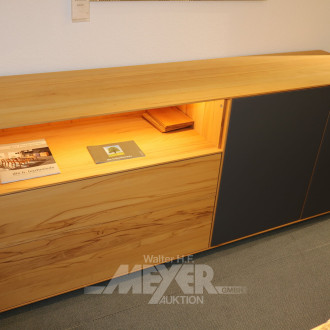 Anrichte mit LED-Beleuchtung