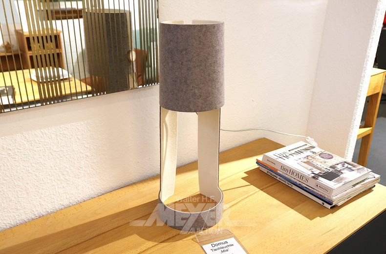 Tischleuchte aus farbigem Wollfilz