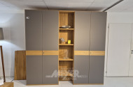 Kleiderschrank