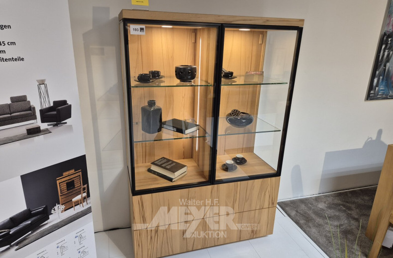 Vitrine mit Innenbeleuchtung