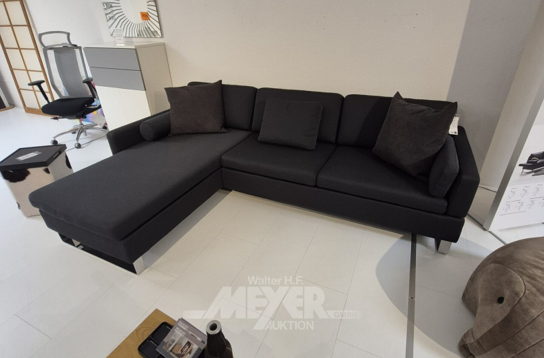 Ecksofa mit integrierten Kopfstützen