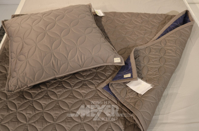 2-tlg. Set aus besticktem Kissen und dazugehöriger Quilt-Decke