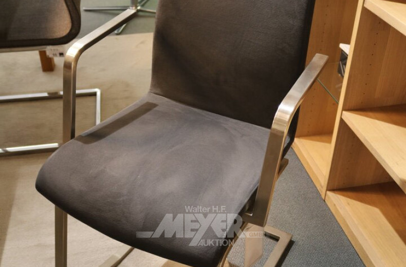 Freischwinger, mit Armlehnen