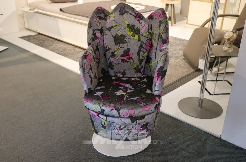 Sessel mit Drehteller