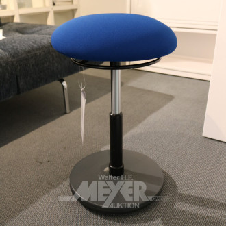 Stuhl/Stehhilfe mit blauem Bezug
