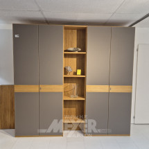 Los 182: Kleiderschrank