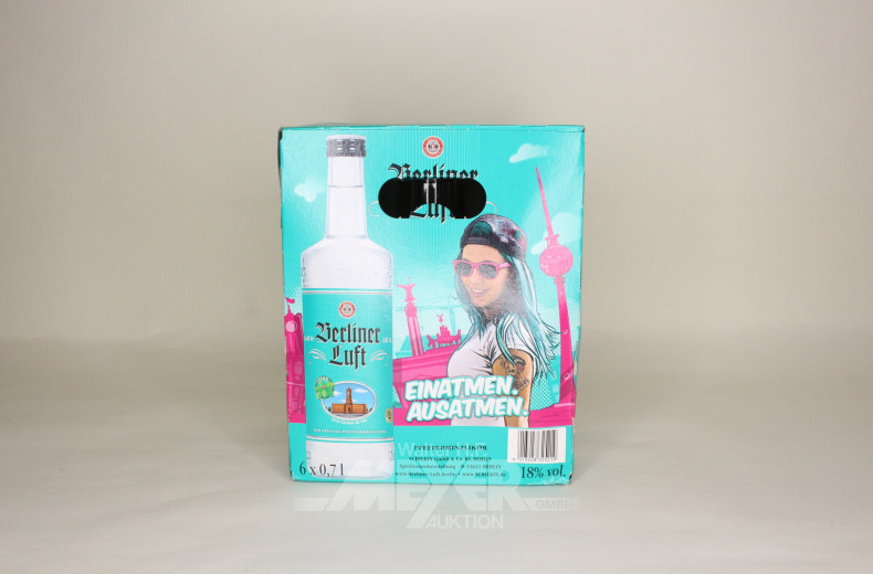 Karton mit 6 Flaschen Pfefferminzlikör 'Berliner Luft'