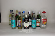 Posten versch. Spirituosen, u.a. Aperitifs, Rum, Likör, Tequila, Whiskey etc.
