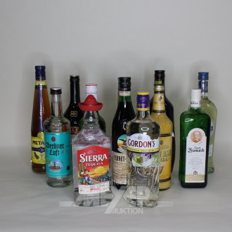 Posten versch. Spirituosen, u.a. Metaxa, Eierlikör, Aquavit u. Tequila
