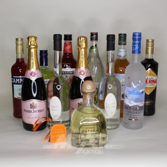 Posten versch. Spirituosen, u.a. Aperitifs, Schaumwein, Rum, Tequila