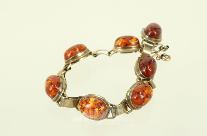 Armband, besetzt mit 7 Bernsteinen