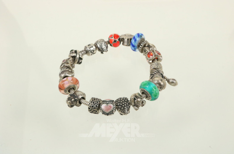 Armband PANDORA mit 21 div. Charms
