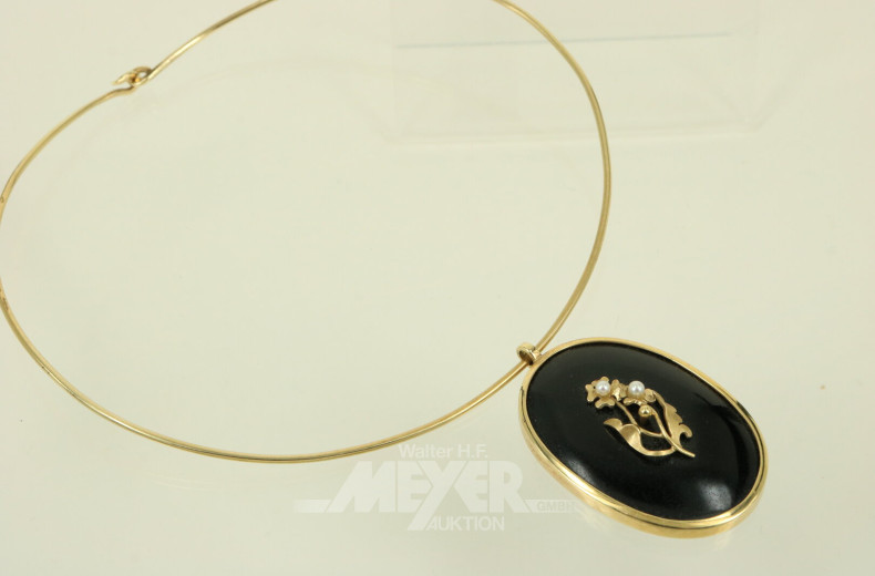 Halsreif mit Onyx-Anhänger und montierter Blume