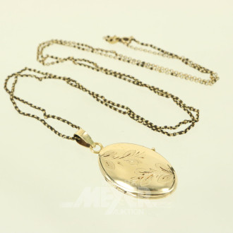 Kette mit Medaillonanhänger