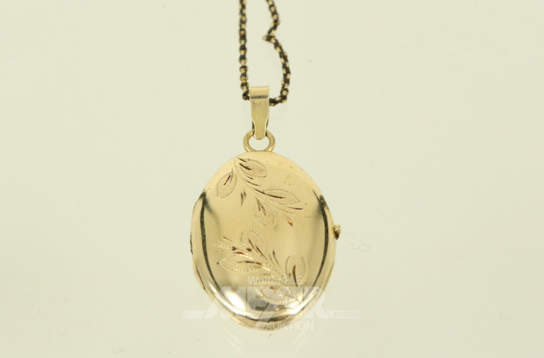 Kette mit Medaillonanhänger