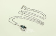 Kette mit Anhänger, besetzt mit 1 Saphir und 13 kl. Diamanten