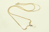 Collier, besetzt mit 1 kl. Perle und 1 kl. Diamanten