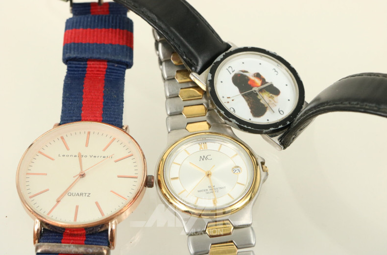 Posten Modeschmuck, u.a. Armbanduhren, Pillendose