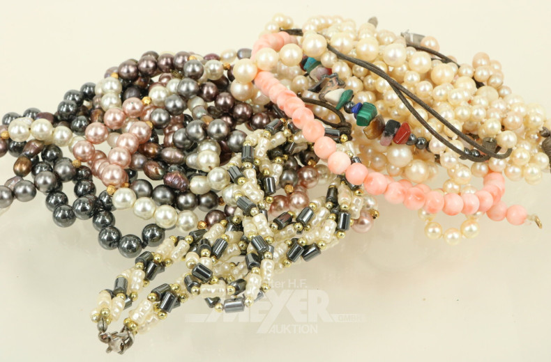 Posten Modeschmuck, u.a. Anhänger, Armreif , Ketten etc.