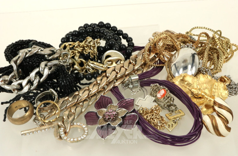 Konvolut Modeschmuck, u.a. Armband, Ketten, Ring etc.