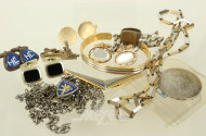 Posten Modeschmuck, teilw. Silber, u.a. Armreif, Manschettenknöpfe, Münze