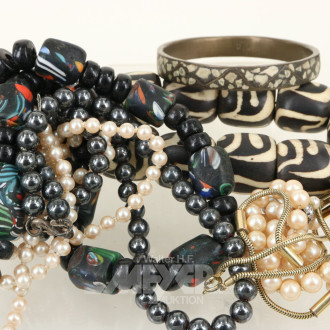 Konvolut Modeschmuck; Ketten, Armreif etc.