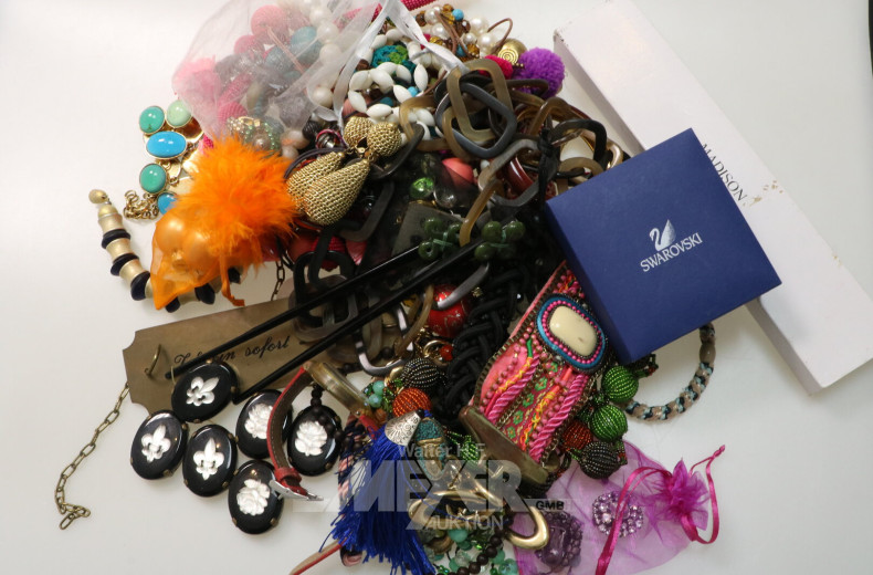 Gr. Konvolut Modeschmuck, best. aus. Ketten, Armbänder, Ohrhänger etc.