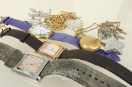 Posten Modeschmuck, u.a. Anhänger, 3 Armbanduhren, Ketten etc.
