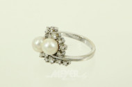 Damenring, besetzt mit 2 Perlen und 8 kl. Diamanten
