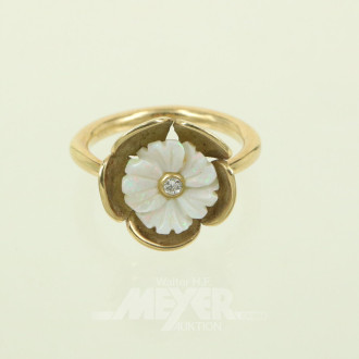 Damenring, besetzt mit 1 Opalblüte und 1 kl. Diamanten