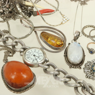 Posten Silberschmuck, u.a. Anhänger, Ketten etc.
