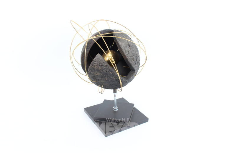 Skulptur "Macht = Recht ?"