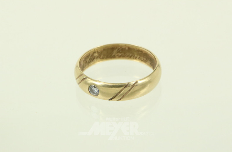 Trauring, besetzt mit 1 kl. Brillanten