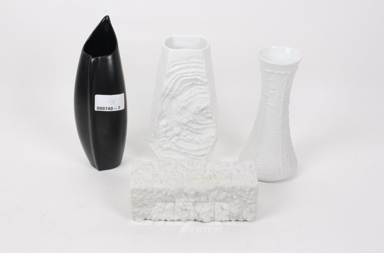 4 versch. Vasen in Weiß und Schwarz